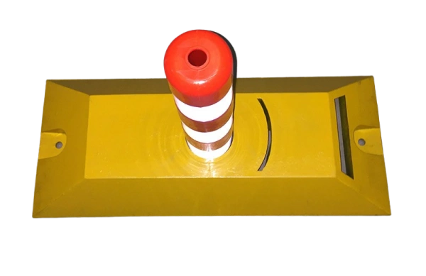 Делиниатор дорожный резиновый ДДР-610 со столбиком сигнальным упругим 380 мм